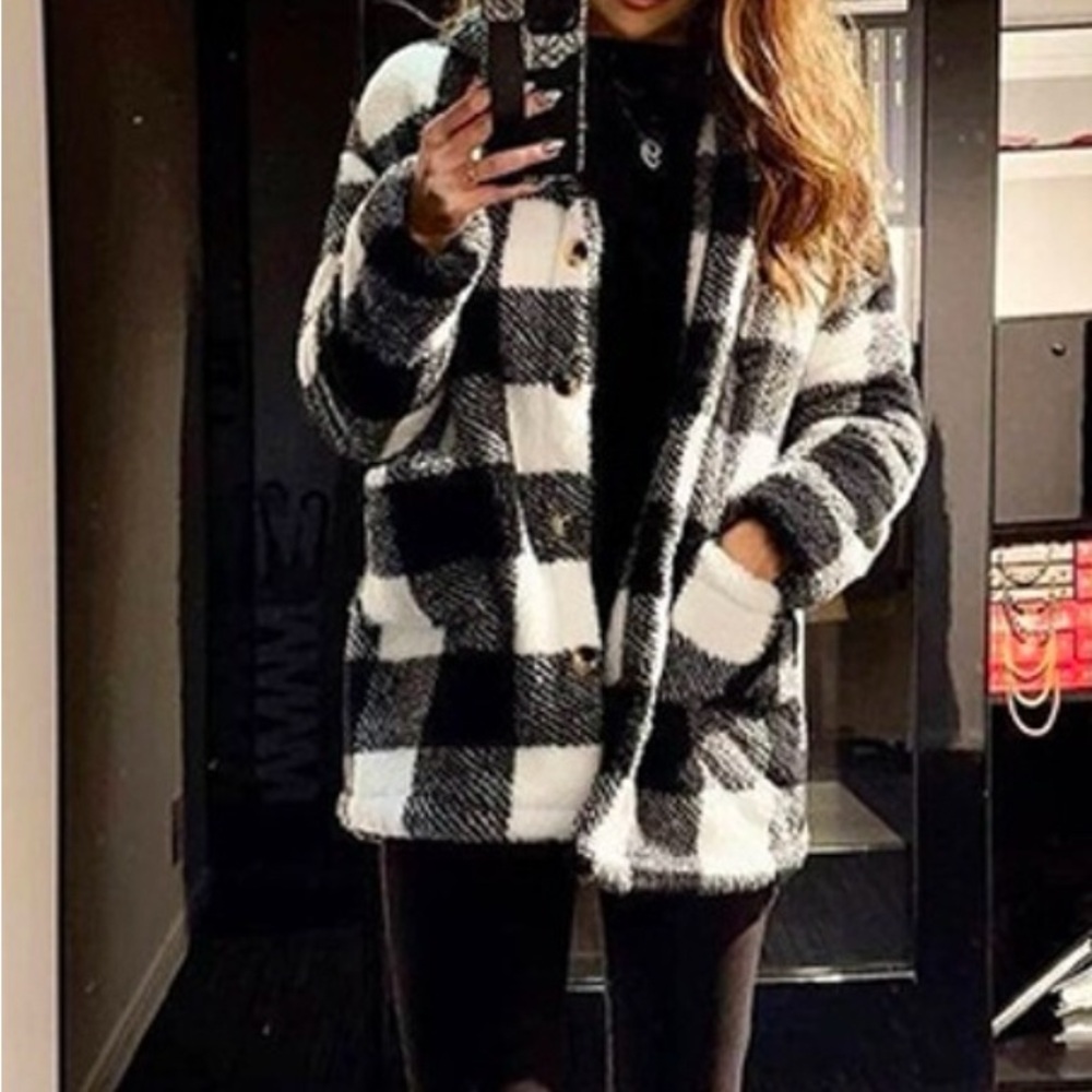 Cozy White Black Plaid Button up Teddy Oversized Jacket Shacket - Picture 1 of 9